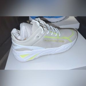 My shoes is new and very nice color